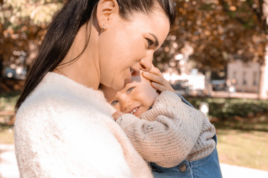 Tarifs,Prestations,séance photo,naissance,grossesse,famille,Le Plessis-Robinson,Le Plessis Robinson,maternité,photographe maternité Le Plessis-Robinson,photographe lifestyle Île-de-France,séance photo maternité et famille,photographe maternité,séance photo grossesse,séance photo naissance,maternité intimiste,séance photo lifestyle,séance photo maternité,séance photo famille lifestyle,photos naturelles en extérieur,portrait femme lifestyle,séance photo femme naturelle,photographe portrait femme Île-de-France,photographe lifestyle Le Plessis-Robinson,photographe maternité 92,séance photo famille naturelle,lumière naturelle,photos authentiques,moments de vie,liens familiaux,grossesse et naissance,nouveau-né,Hauts-de-Seine,Réservez votre séance