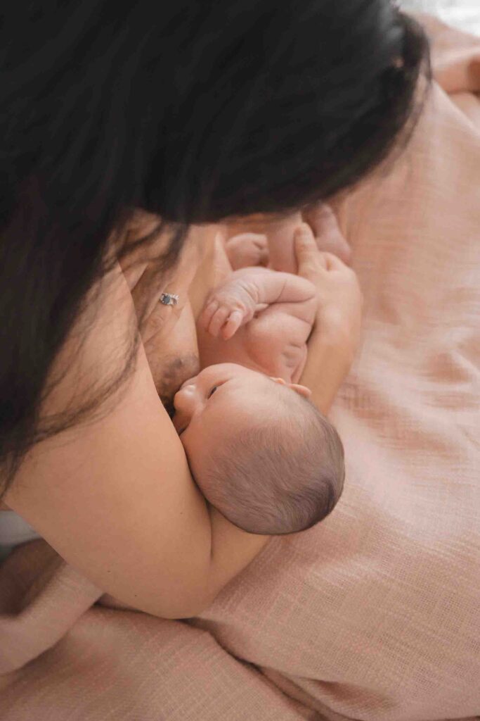 maternité intimiste,allaitement,peau-à-peau,maman et moi,photographe maternité intimiste,séance photo maternité peau à peau,séance photo maternité allaitement,photo maternité intimiste,photographie peau-à-peau nouveau-né,photo allaitement maman bébé,photos maternité naturelles intimistes,liens mère bébé,séance photo nouveau-né en peau-à-peau,douceur maternité,émotions mère et bébé,séance maternité lifestyle intime,séance photo peau-à-peau”,photographe peau-à-peau,séance photo allaitement,photo maternité allaitement